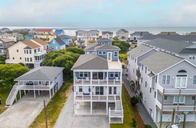 Walk to beach | Pool | Ocean View | Parking | Bunk Beds