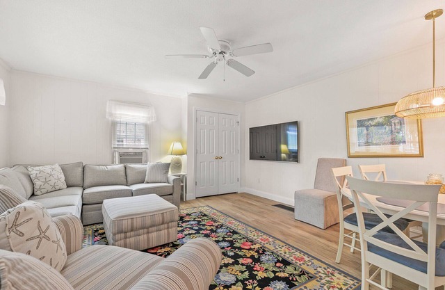 Walk To Beaches, Main Street, and Harbor. 3BR Cottage. Quiet Area. Captain Gosnold Village 17