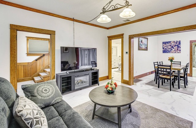 Walk to Eats & Events! Downtown Puyallup Home
