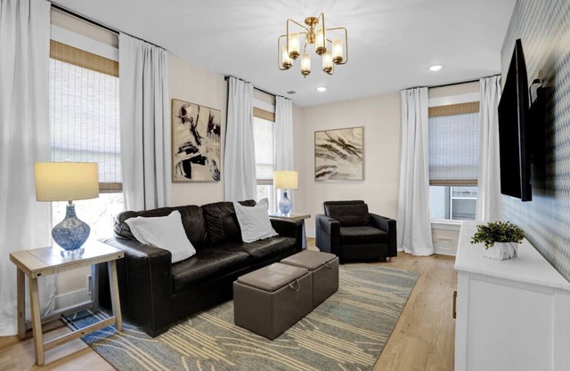 Walk to Memphis Nightlife | 100 Yr Old Cozy Apt