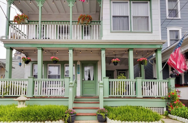 Walk to Ocean Grove Beach: Seaside Haven!