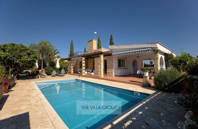 Walk to the beach and amenities, 3 bedroom villa with swimming pool