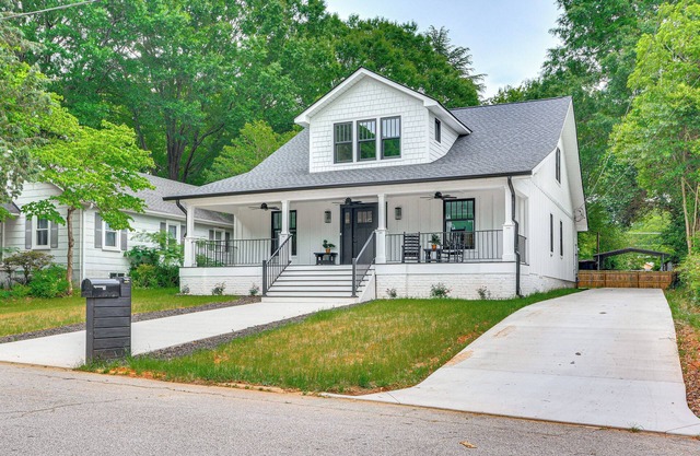 Walk to Uptwn Lexington: Modern Retreat w/Porch!