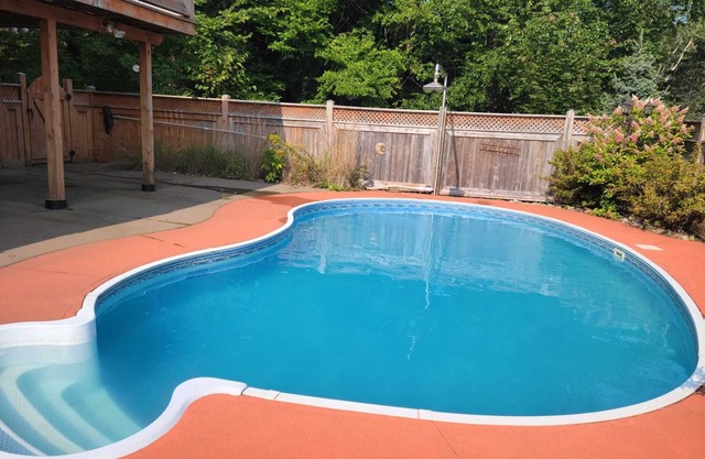 Walkout Guest Suite in basement with Pool, HotTub in Bedford