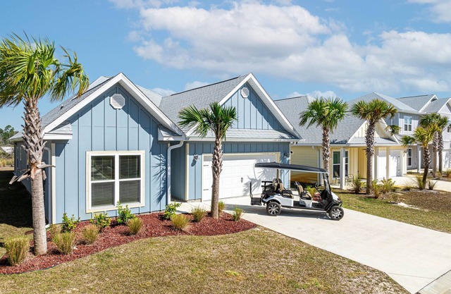 Warm and fun fall getaway! 4BR/3BA l In-Law Suite l 2 Pools | Beach l Golf Cart