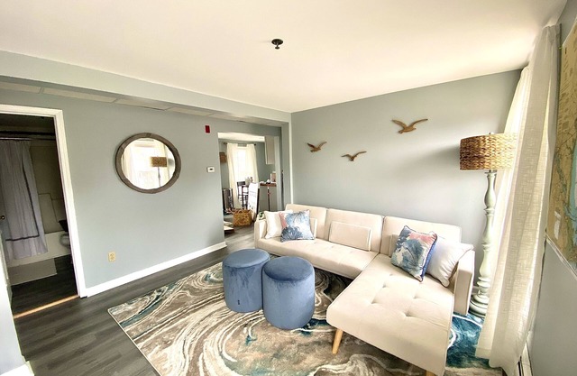 Warm Coastal Retreat: Your Maine Escape Awaits - 1 block from the beach!
