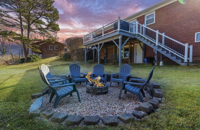 Warm Family Home Minutes From DT Asheville, River & Activities