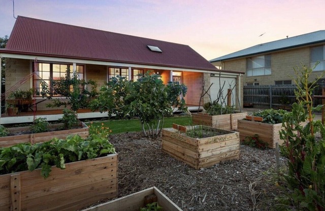 Warrangine Bay view retreat is a real jewel of the Mornington Peninsula.