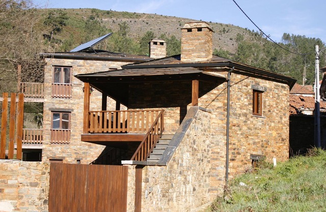 WATER HOUSE / / HOUSES RIVER COTTAGE