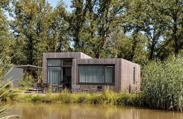 Water Lodge in Schaijk by the Waterside