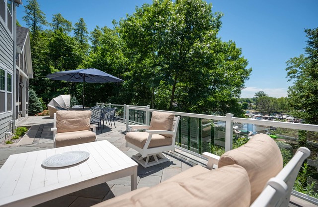WATER VIEW@MarinaResort w/POOL + LARGE SunRoom & Patio