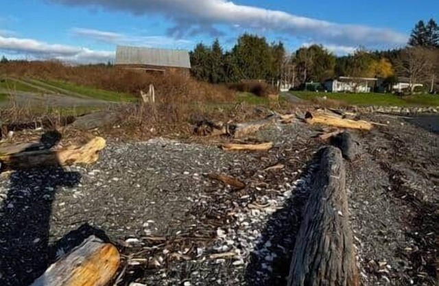 WATER VIEWS! WOOD BURNING STOVE! PRIVATE!