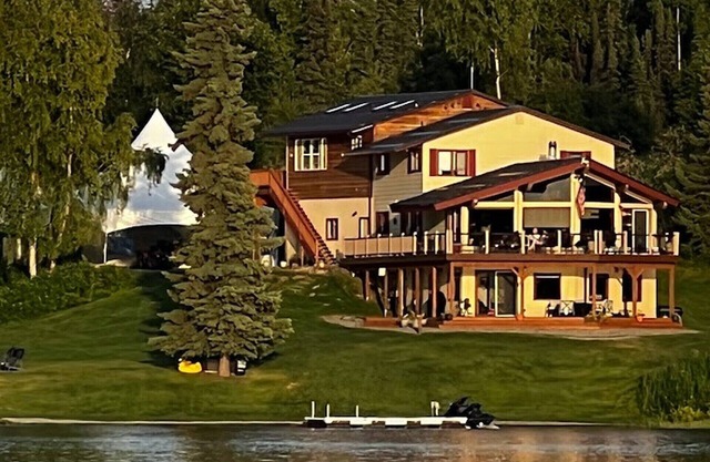 Waterfront 2-bedroom suite with WiFi in Soldotna