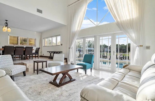 Waterfront 5 Bed/5Bath Home-Pool, Dock, Las Olasnn