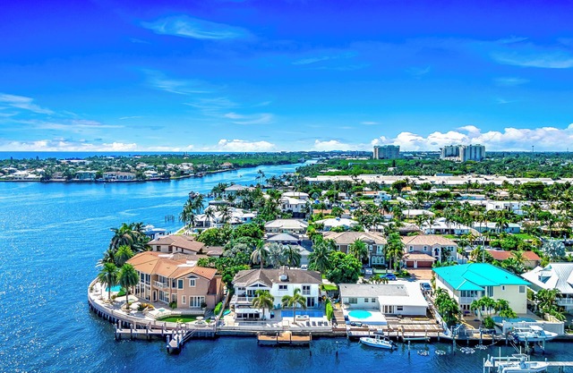 Waterfront Antique Mansion! Heated Pool+Hot Tub!