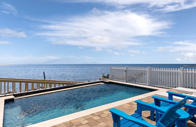 Waterfront Beach House→Jetty & Private Gulf Beach🏖️ 🎣🏄 🐾