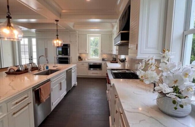 Waterfront Compound - 65' Dock - perfect for Large Families or Corporate Events