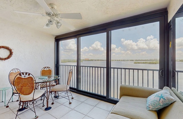 Waterfront condo with pool, internet & breathtaking balcony views