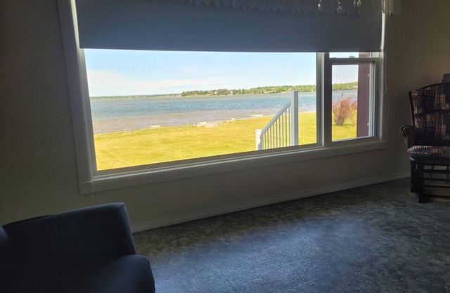 Waterfront cottage on Tracadie River