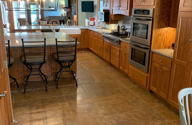 Waterfront Executive Lake House, Amazing Sunsets, 4 Bedrooms and 3 Full Baths!