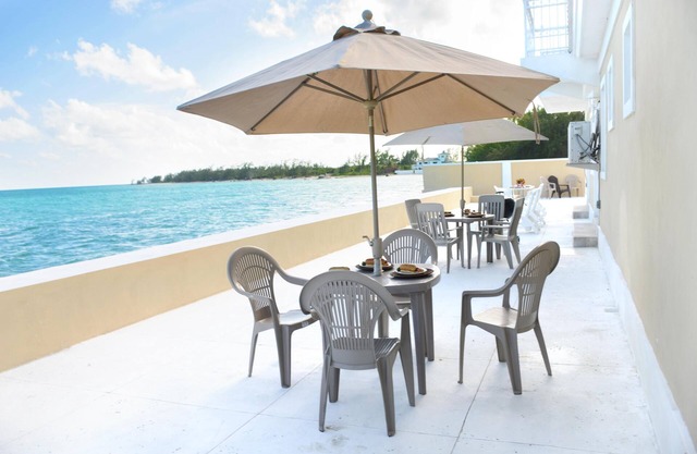 WATERFRONT HAVEN - Oceanfront Escape in Eastern Nassau! NO HURRICANE DAMAGE