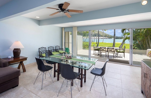 Waterfront Home near Beach. Peaceful Community w/Swimming Pool and Boat Dock