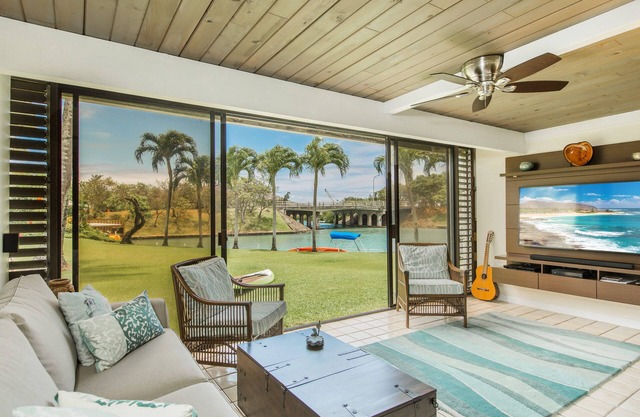 Waterfront home of peaceful joy: Villa Laule'a