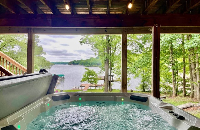waterfront, hot tub, firepit, room to spread out!