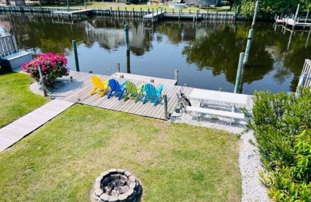 Waterfront! Hot Tub, Game Room, Theater Room, Fire Pit, Kayaks, SUPs,YMCA,DogsOK