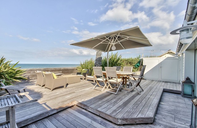 Waterfront house, large terrace and waterfront - Balcony on Arromanches