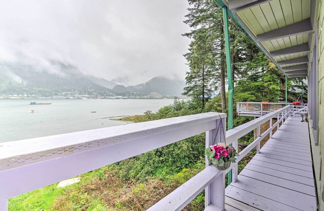Waterfront House w/Glacial Views - Near Downtown!