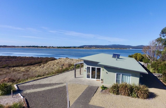 Waterfront 'Jemadda' Family Lodge