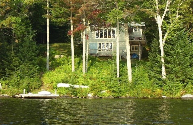 Waterfront Lake Raponda Vacation Paradise