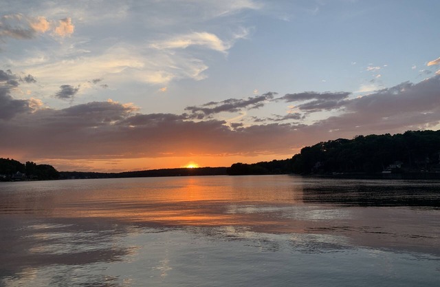 Waterfront Lakehouse with spectacular view!