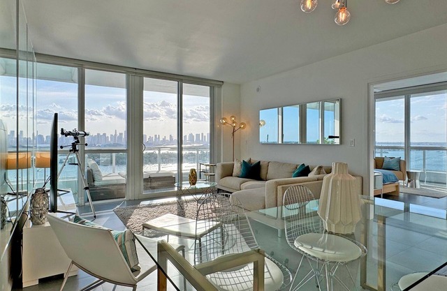 Waterfront Luxury: South Beach 2Bed/2Bath Boutique Condo, Panoramic Views