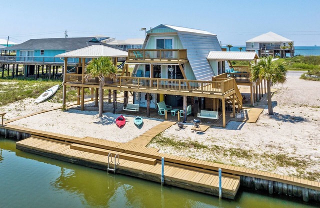 Waterfront~Nostalgic Beach Cottage