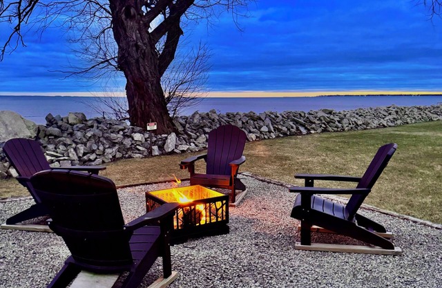 Waterfront Oconto Cabin – 2BR Retreat w/Pier & Free Kayaks, Dogs OK