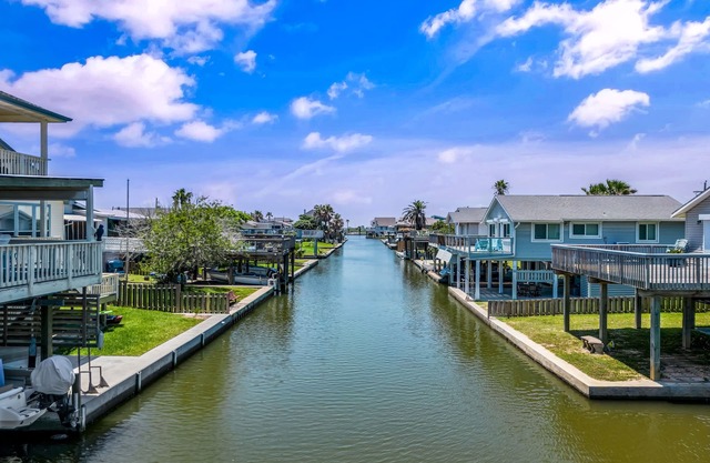 Waterfront on Bay +Beach+Kayak+ShuffleBoard+Cornhole+Great Fishing