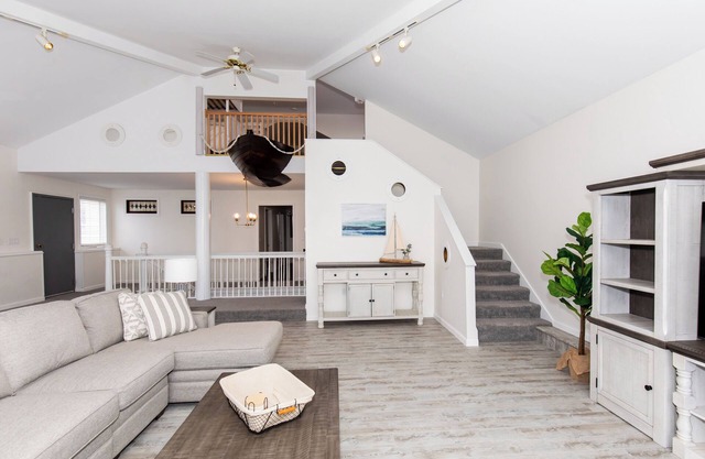 WaterFront + Private Dock + View of Cedar Pt/Close to Sports Force and Kalahari