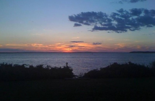 Waterfront - secluded beachfrontnlast min. deal 10% off 8/23 to 8/30.