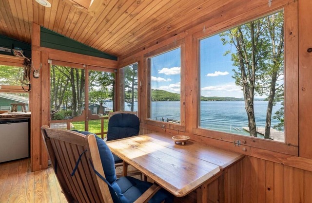 Waterfront Sunset Winnipesaukee Cottage