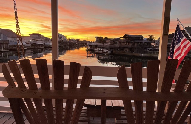 Waterfront - The Blue Heron House