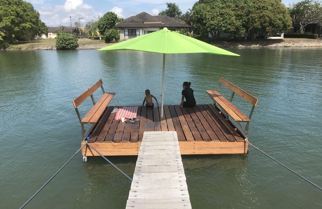 waterfront villa 4 bedrooms, 8 adults,