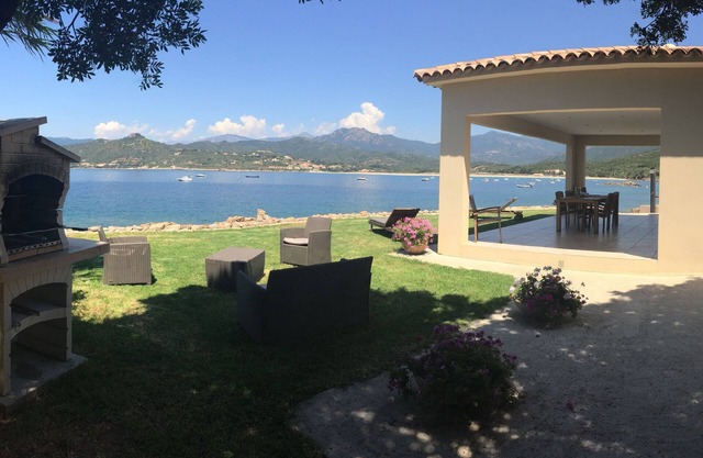 Waterfront Villa a little paradise 10 meters from the sea