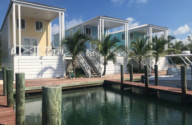 Waterfront Villa - dockage for 2 boats included in rental