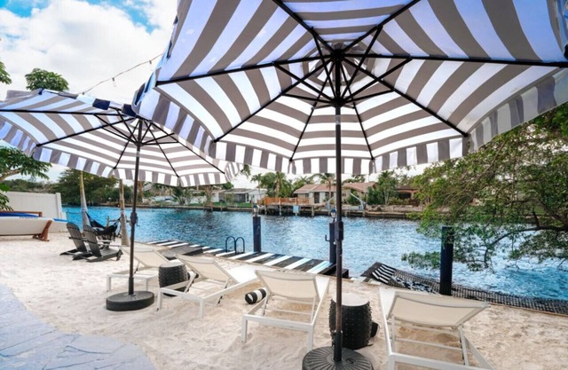 Waterfront w/Beach Htd Pool Cinema Game-Room Spa