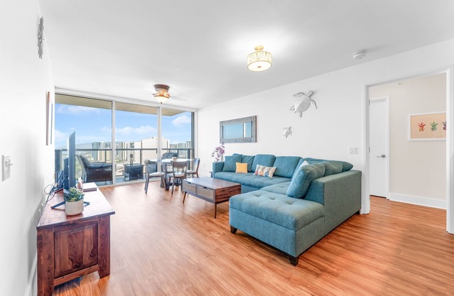 Watermark - Luxury 2BD/2BA/2PA on 36th floor with an Ocean View!