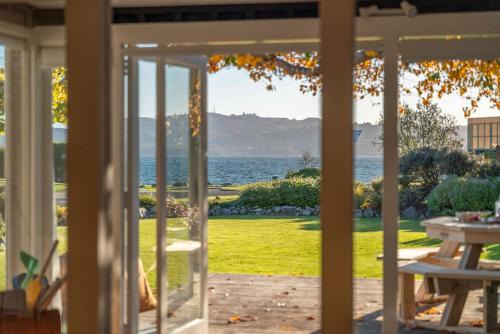 Waterside Bliss - Taupo Holiday Home