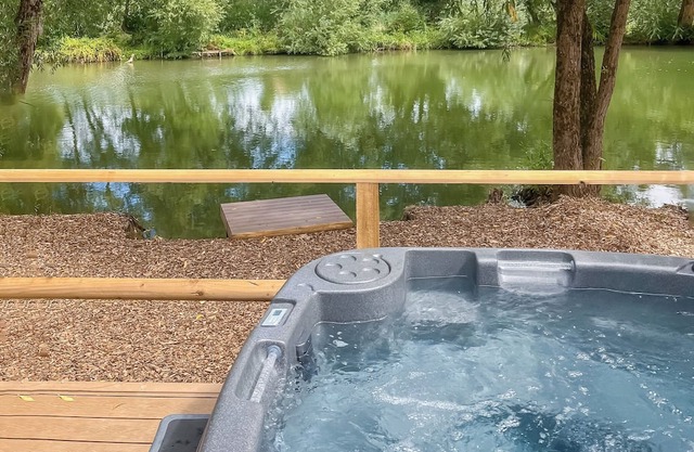 Waterside Lodge (Pet)