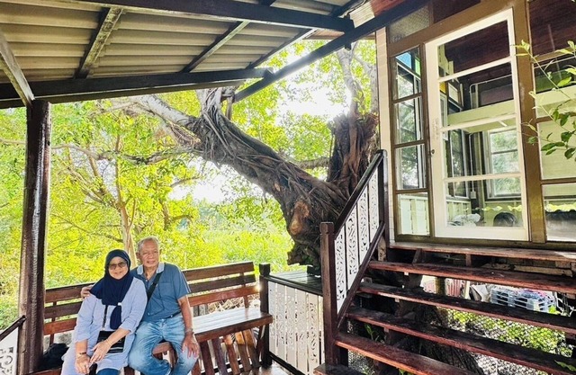 Waterside Thai House, 10 minutes from Airport .